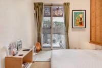 Large Courtyard Double Room with Bathtub