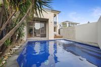 Mornington Beachfront Bliss - Pool, Spa & Rooftop Sunsets - B&B Mornington