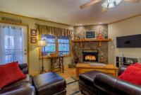 Annies Mountain Mist Hot tub gas fireplace cozy king beds - B&B Mineral Bluff