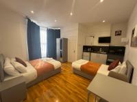 Camera Tripla Classic