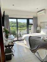 Luxury Room with Private Balcony and Stunning Dam Views - B&B Ballito