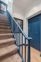 City Centre Apartment with Cathedral Views and FREE Parking- Self check in - B&B Chichester