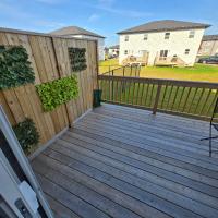 Platinum Homes , Stylish 3BR Home,4 Min to YQM Airport, Sleeps 10 Free Parking - Chambres d'hôtes Dieppe