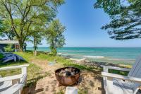 Sunny Mears Vacation Rental with Private Beach! - Ferienwohnung Mears