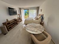 Entire Cozy Studio Walk to La Défense Arena - B&B Nanterre