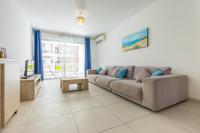 Private Terrace 3BR Home Near Bay & Promenade by QuickTrips - Bed and Breakfast San Pawl il-Baħar