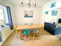Pebbles Family friendly Holiday Home Weymouth 2 mins from beach - B&B