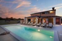 Villa San Martino With Heated Pool , Outside Jacuzzi & Hydromassage bathub - B&B Nedeščina