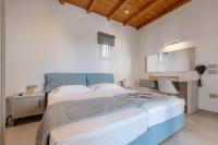 Deluxe One-Bedroom Apartment