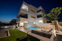 Relax apartments - private pool and garden - B&B Novalja