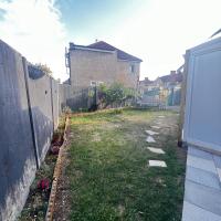 Small En-suite - B&B Enfield Lock