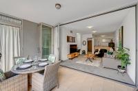 Wild Luxe Beach Front Escape- 1 min walk Southbank - B&B Brisbane