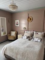 Camera Matrimoniale con Bagno in Comune 