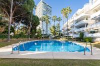 Renovated 2 Bedroom Apartment 5 Min Walk to the Beach - Chambres d’hôtes Marbella