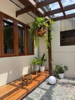 Shinju Villa with Jacuzzi Pool - Bed and Breakfast Jelutong