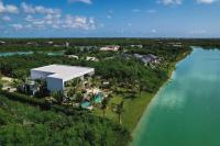 Waterfront Luxury Home in Punta Cana Resort & Club - Chambres d’hôtes Punta Cana