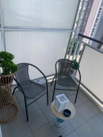 Elegant Marble Apartment - Balcony & Coffee in a Quiet Green Area - B&B Bratislava