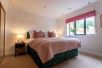 Bright Lofty House with Parking and Hot Tub - B&B Bath