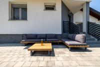 Three-Bedroom Holiday Home Vida with Private Pool - B&B Zagabria