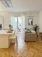 Casa Bella Suites - A stunning new entire apartment in an central location, Close to the beach - B&B Fuengirola