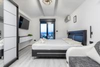 Apartamento de 1 dormitorio con balcón y vistas al mar