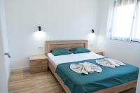 Deluxe One-Bedroom Apartment