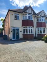 London Getaway - 20mins from Central London - B&B