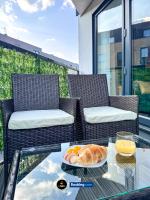 2-Bed Apartment in Greenwich with Balcony By LS2G Stays - B&B Londra