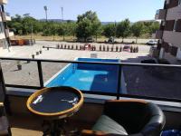 Apartment with Pool View 