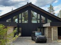 Black Villa, Aurora View Bath & Sauna, Private Design Villa in Lapland - B&B Kolari