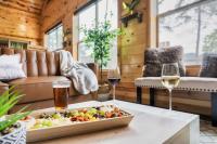 Smokies Sanctuary - Smoky Mtn A-Frame Hot Tub Mountain Views Firepit - Chambres d'hôtes Sevierville