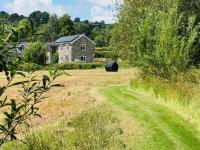 Maesyfelin Isaf Apartment - Bed and Breakfast Llanybydder