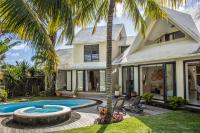 Villa Clémentine with a private pool - Chambres d’hôtes Calodyne