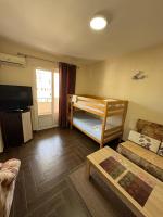 Appartamento con 2 Camere da Letto, Balcone e Terrazza