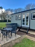 Two-Bedroom Chalet - Buttercup- pet friendly