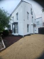 Chestnut Heritage,- Large & Cheerful 5 bedroom house with free parking - B&B