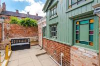 Cozy 3-Bed Home by 53 Degrees Property, Perfect for Business & Groups! - Chambres d'hôtes Leek
