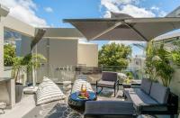 Pool, 5 min walk to beach, Hot tub, Mountain and Ocean Views - The Argyle Camps Bay - Chambres d'hôtes Le Cap