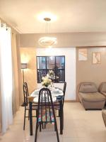 Serene View 2BR CAMELLA NORTHPOINT with balcony overlooking Garden clubhouse 5th floor - Chambres d'hôtes Davao