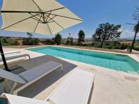 Casale Medi - Nuove ed eleganti case con giardino, vista e piscina condivisa - Bed and Breakfast Belvedere Ostrense