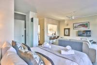 Cascades Sunny Studio with views - Bed and Breakfast Kaapstad