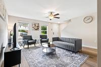 Elegant Escape Near Six Flags with WiFi, AC - Chambres d’hôtes Austell