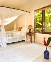 Queen Suite with Pool View