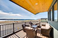 Hot Tub & Water Views: Vantage Family Retreat - B&B Vantage