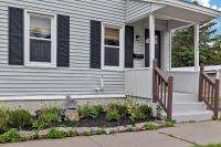 Charming Family Saratoga Home Walk to Track & Downtown - B&B Saratoga Springs