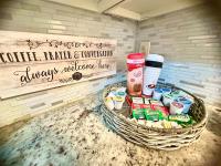 Fun-Filled 3 bedroom Retreat Near Six Flags & Stadiums - Bed and Breakfast Arlington