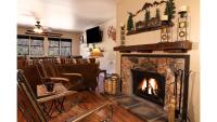 Ski View 09 Southern Comfort - On Main Street - WiFi - Cable - Fireplace - Trailer Parking In Back - Patio with Gas Grill - B&B Red River