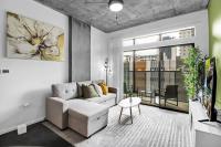 Centric 2BR In HEART of DTPHX Free Garage Parking - B&B Phoenix