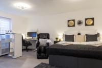 Relax-Apartment 2 mit Massagesessel, Smart-TV und Küche - B&B Biberach an der Riß