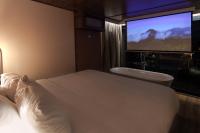 Superior Floating Suite King-Size Bed – Spa Bath